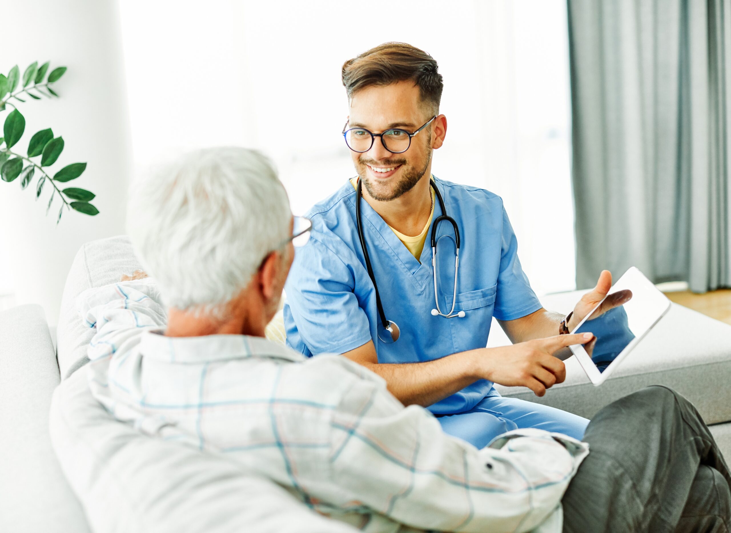 shutterstock_151335629 Medical staff with patient